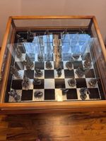 Jeux d'échec massif sur table avec couvercle parfait état de