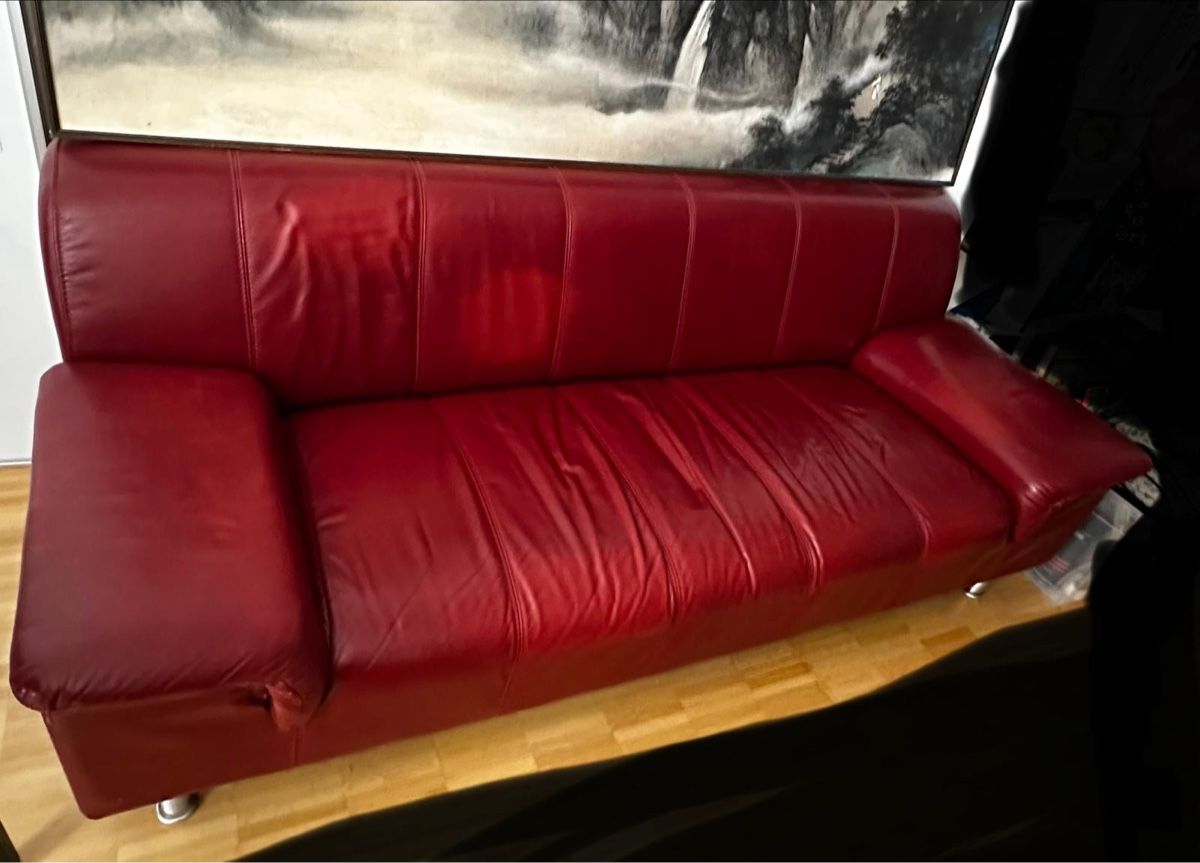 Sofas: Three-Seater Leather Sofa in Red – D'occasion à Basel par jas_h9g2 2
