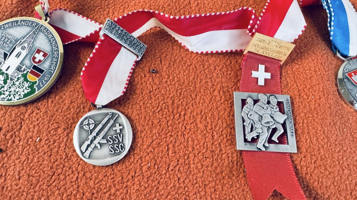 Medaglie: Sammlung alte Wanderpreis Medaillen – Usato da Fällanden venduto da Limousinenswiss 2