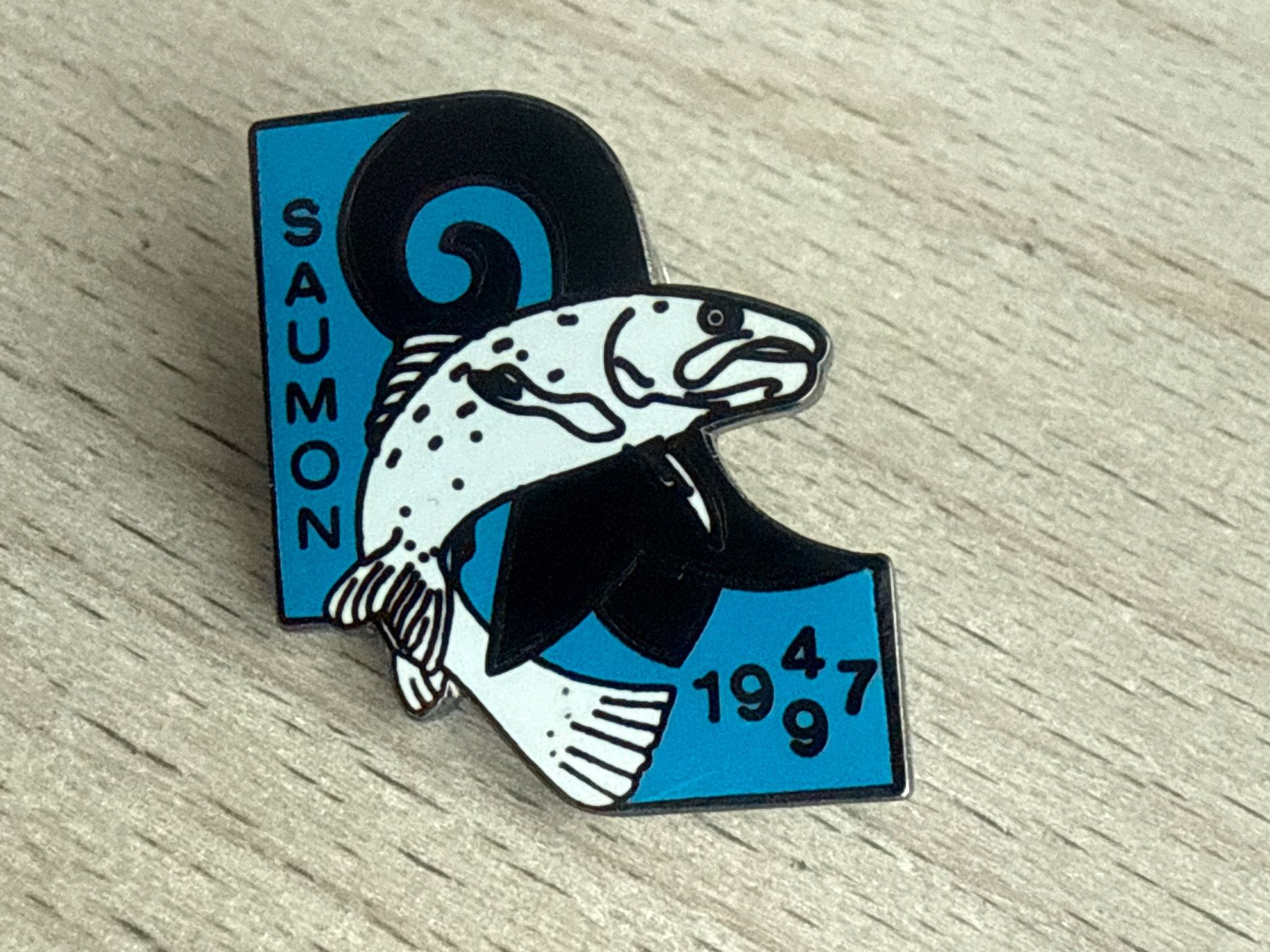 Plaketten & Abzeichen: Pin Saumon – Gebraucht aus Glattbrugg von Schweigmatt