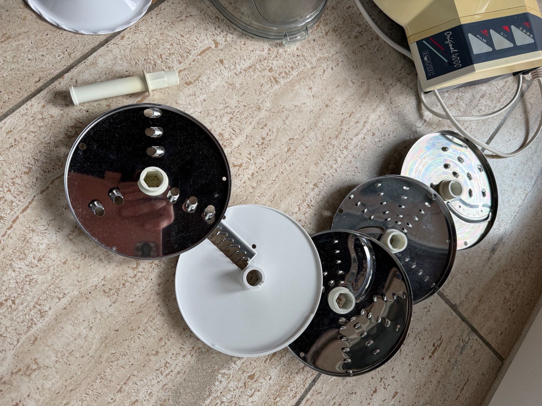 Ronic Elettrodomestici da cucina: RONIC Original 4000 Küchenmaschine – Usato da Oetwil an der Limmat venduto da Prinzaessli123 2