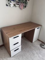 Desk / Schreibtisch