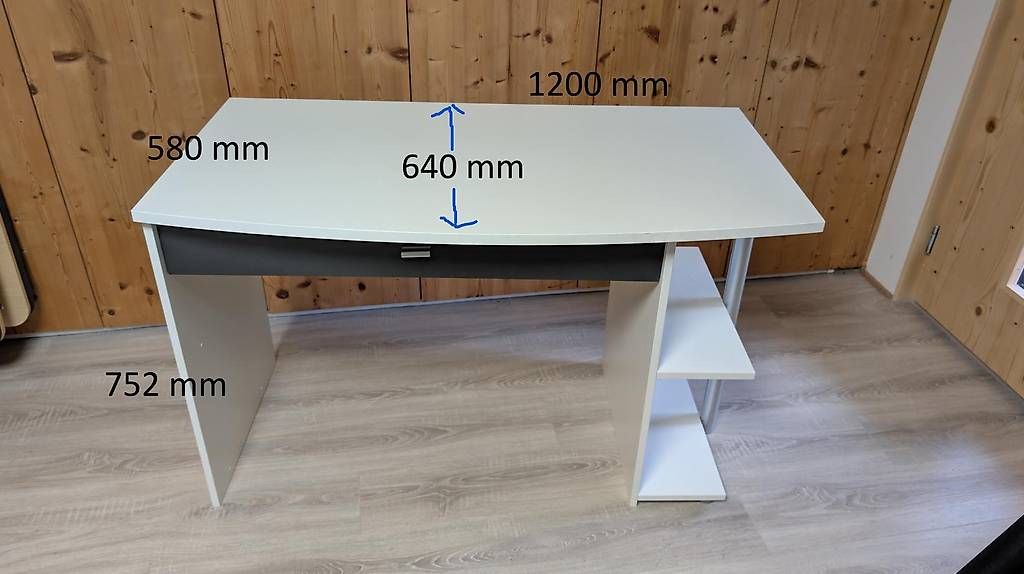 Scrivanie: Kinder Schreibtisch – Usato da Trin Mulin venduto da trimu11