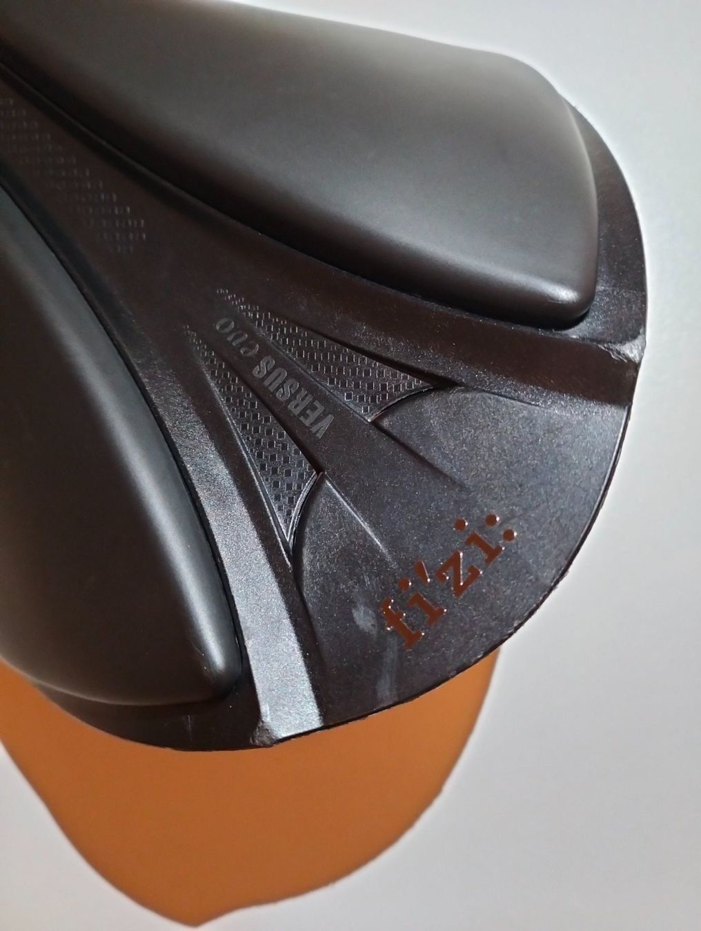 Fizik Pezzi di ricambio: Fizik Aliante R1 Versus Evo – Usato da Uster venduto da KarlZH 7