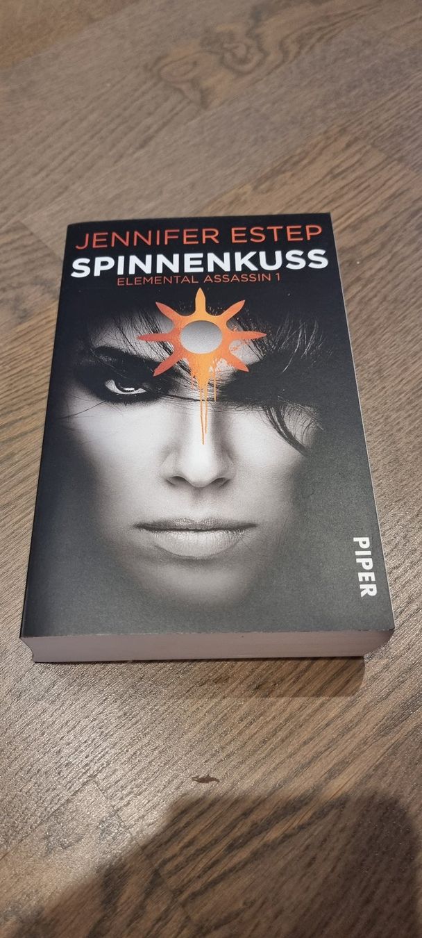 Libri: Elemental Assassin 1 - Jennifer Estep – Usato da Hinterforst venduto da impatiently