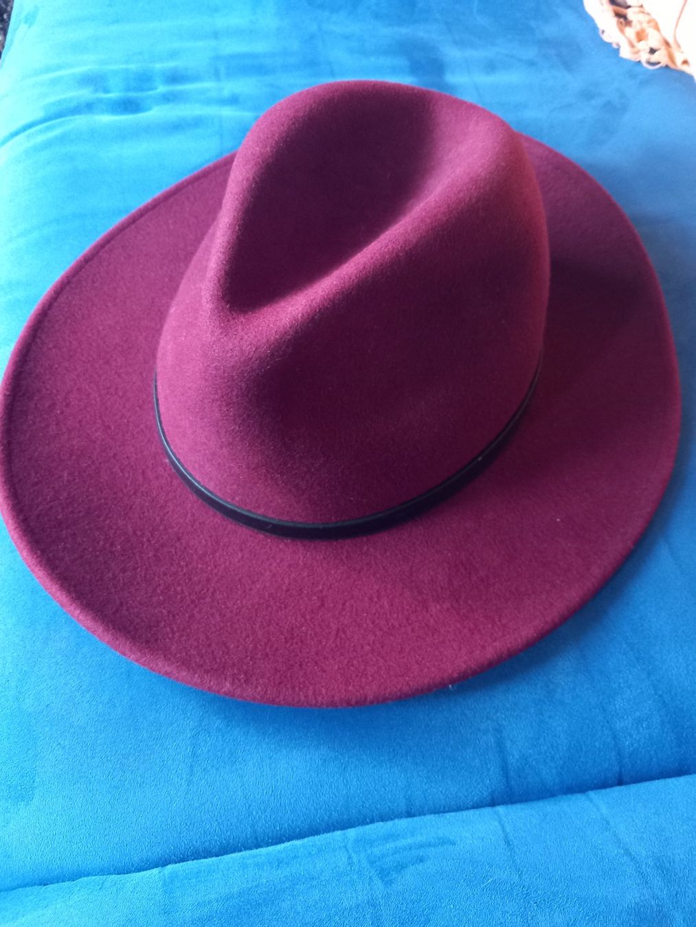 Copricapi, berretti & cappellini: Australian Burgundy Felt Fedora hat – Usato da Zürich venduto da aud_f2cx