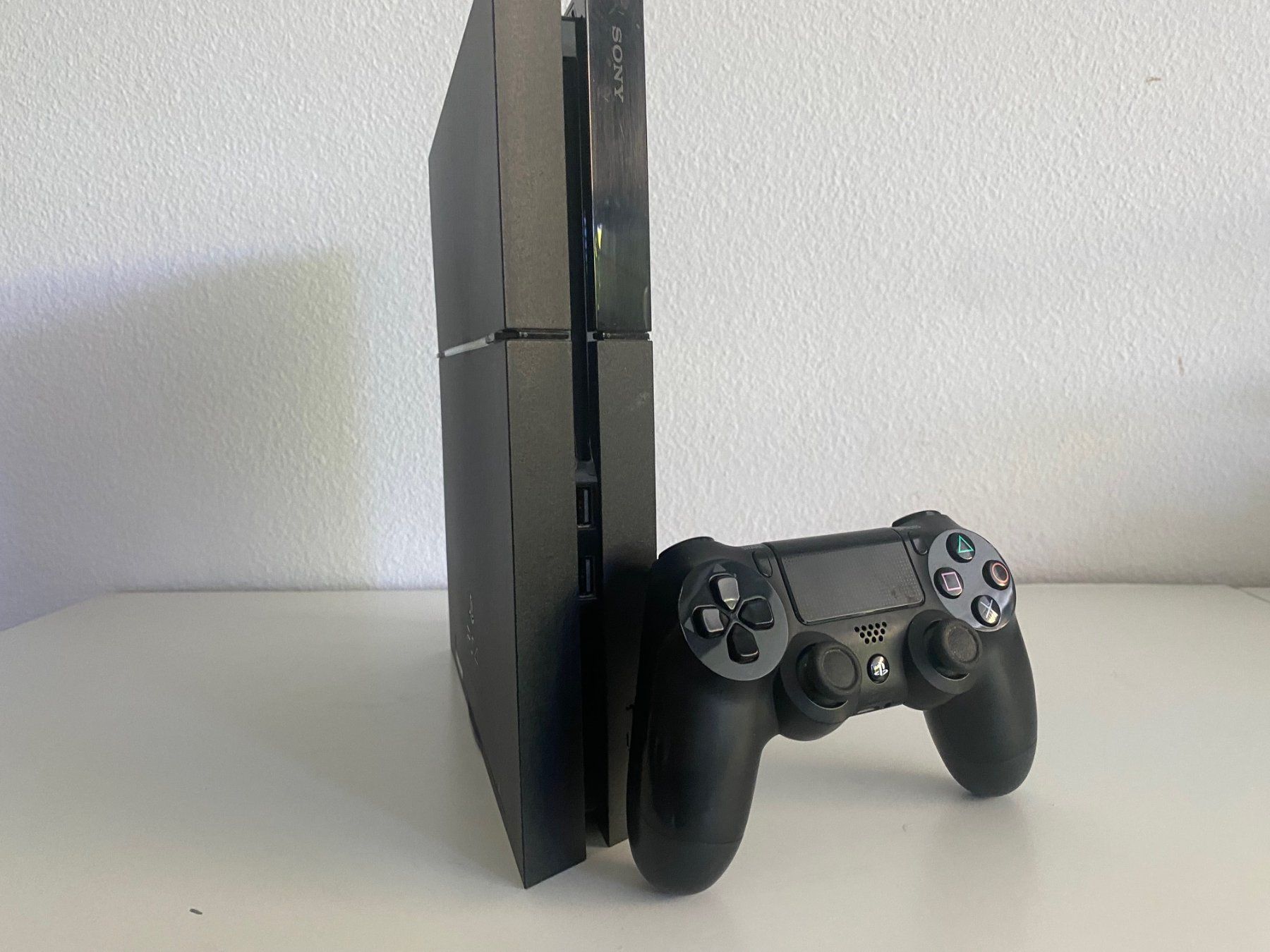 Sony Console: PlayStation 4 mit Controller – Guter Zustand – Usato da Hünenberg venduto da AzteC_8
