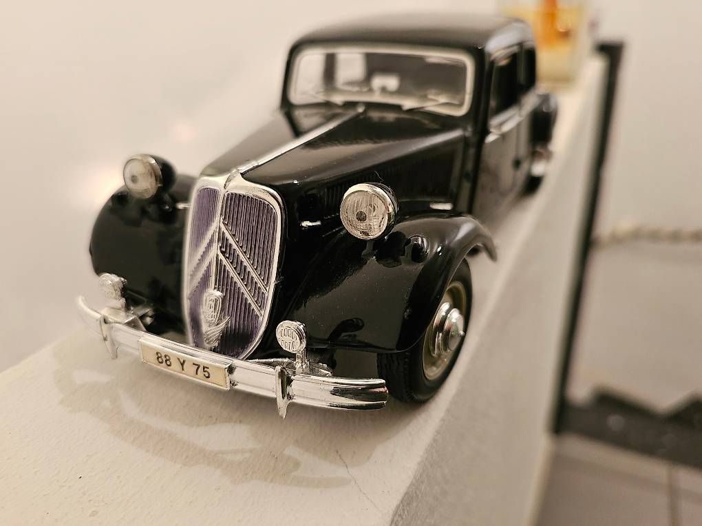Citroën Modellini d'auto: Modellauto Citroen 11 CV Traction Avant – Usato da Rottenschwil venduto da epaveart 2