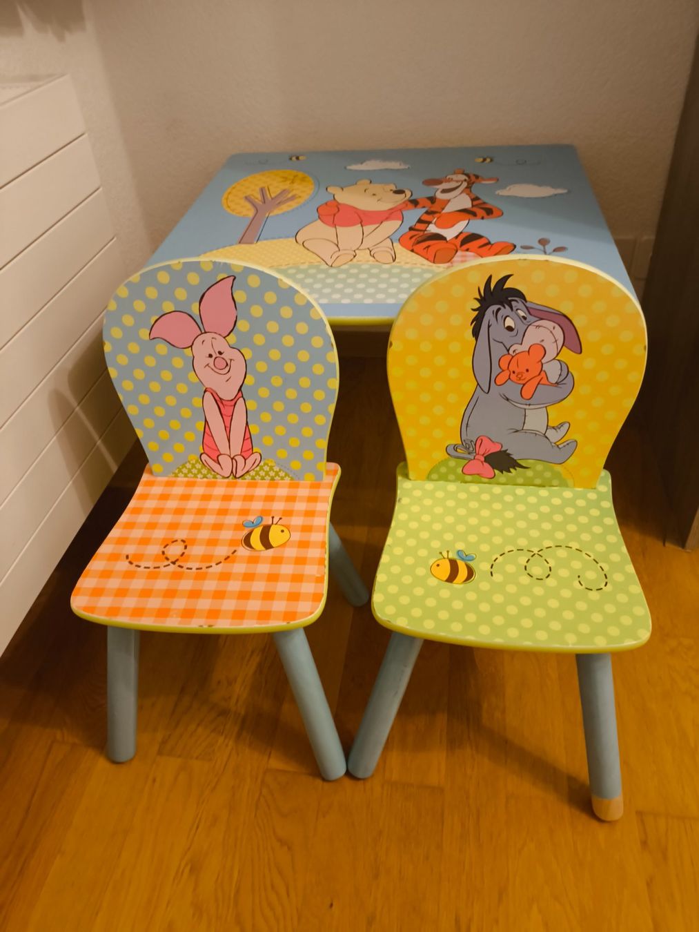 Tables: Kindertisch mit 2 Stühlen – D'occasion à Winterthur par mbr_dz6q 1