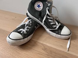 Dunkelgrüne Converse in Grösse 41