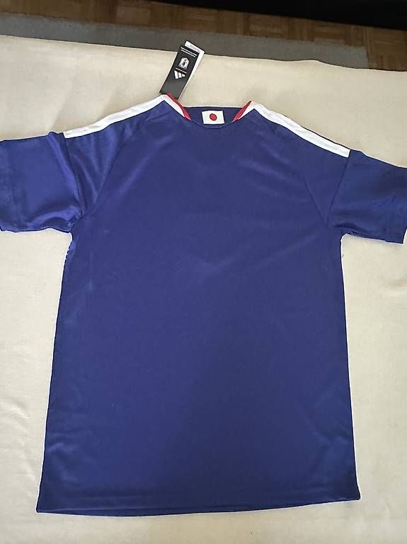 Leibchen & Hosen: Japan Trikot – Gebraucht aus Birr von KingLaki 1