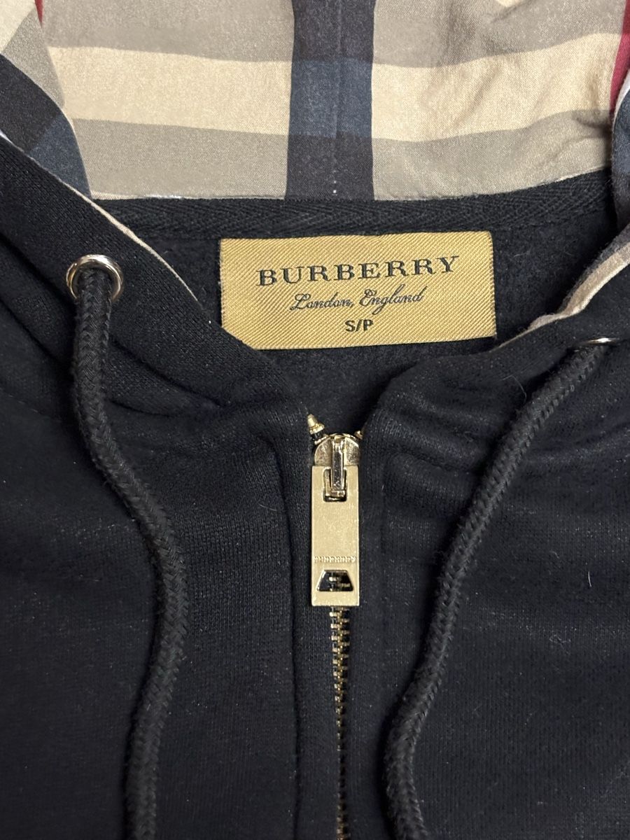 Burberry Maglioni & Felpe: Burberry Kapuzenjacke  – Usato da Sissach venduto da Geopatral 4