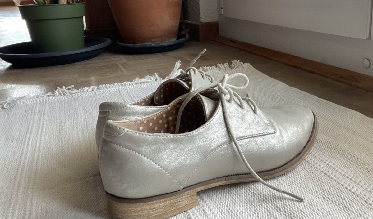 Damenschuhe: Petites paires de chaussures style derby – Neu (gemäss Beschreibung) aus Moutier von Happyvidedressing 3