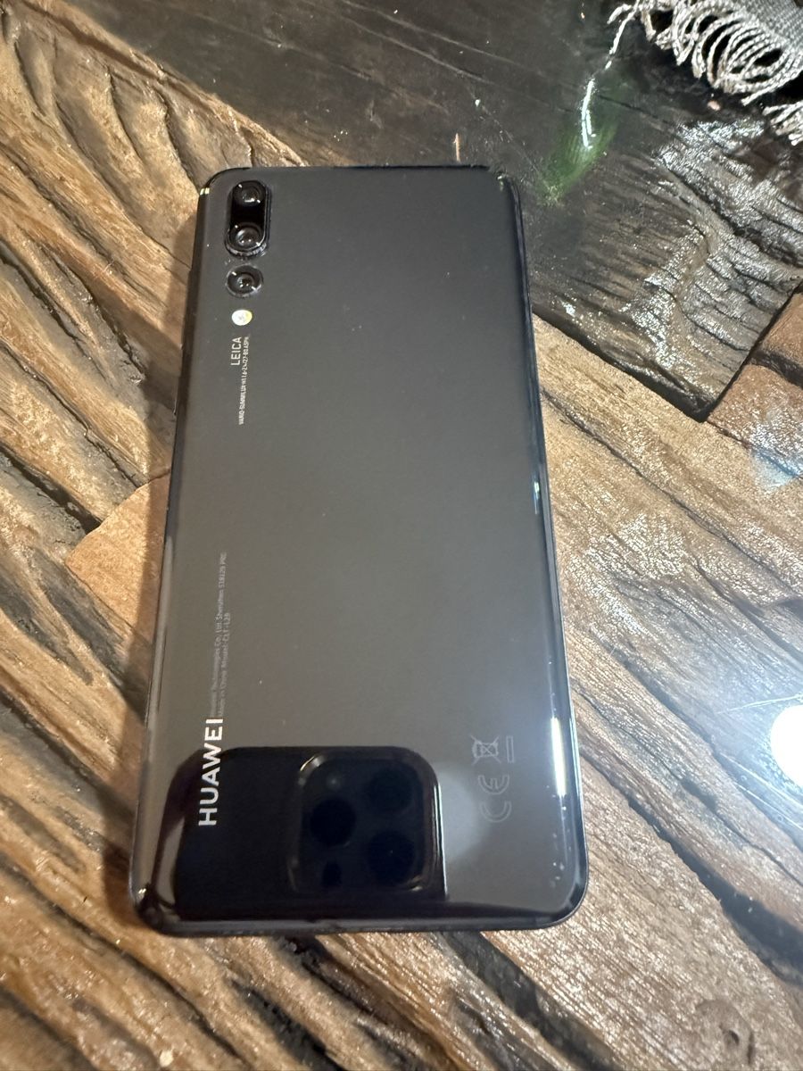 Huawei Telefoni cellulari / Smartphones: Huawei P20 Pro – Usato da Rothrist venduto da jr_returns 1
