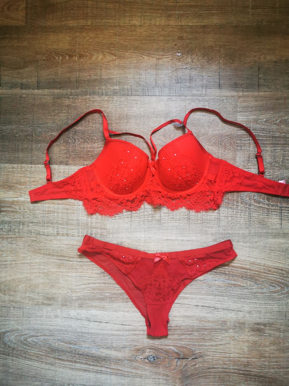 Hunkemöller Sonstige Unterwäsche: Dessous-Set Rot Spitze mit Strasssteinchen Gr. 75D M – Neu (gemäss Beschreibung) aus Balsthal von Leila_Luna