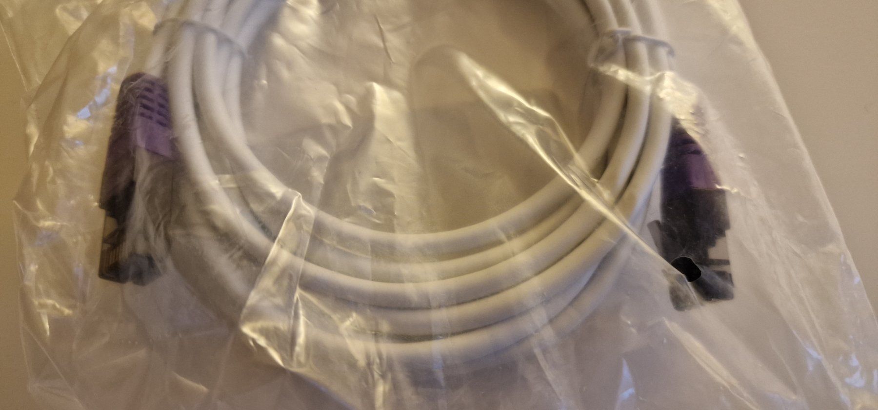Swisscom Cavi: Swisscom Internetkabel 4m, weiss, neu! – Nuovo e nell'imballaggio originale da Ziefen venduto da Ringwraith 1