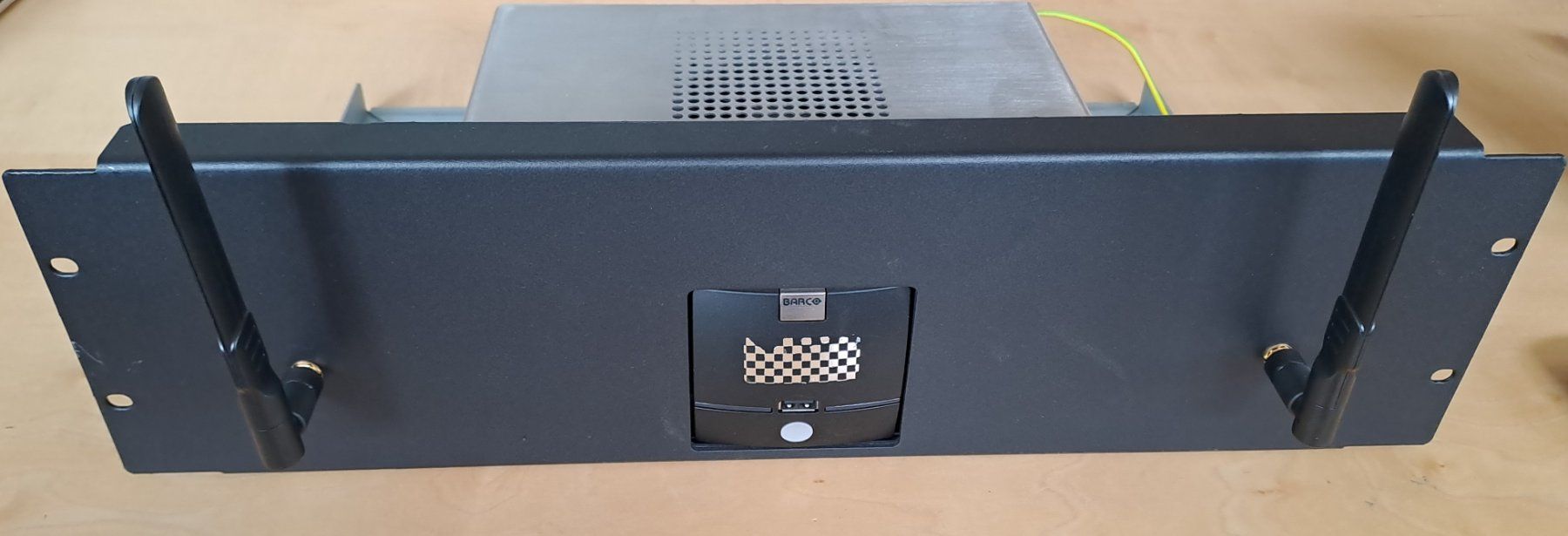PC: Barco ClickShare CSC-1 inkl. Rackmount und 2 Buttons – Usato da Andwil SG venduto da Computerland 1