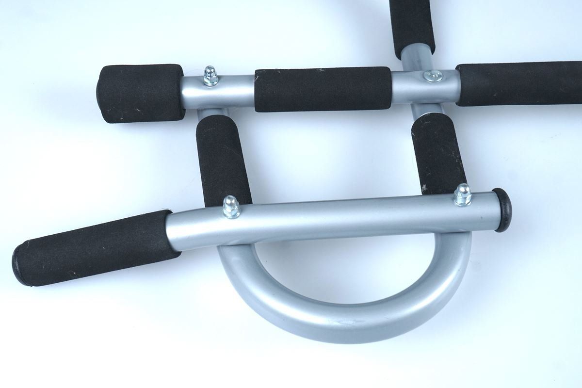 Hometrainer: Multifunktionale Tür-Klimmzugstange – Gebraucht aus Rüti ZH von Restwert_Rueti_ZH 1
