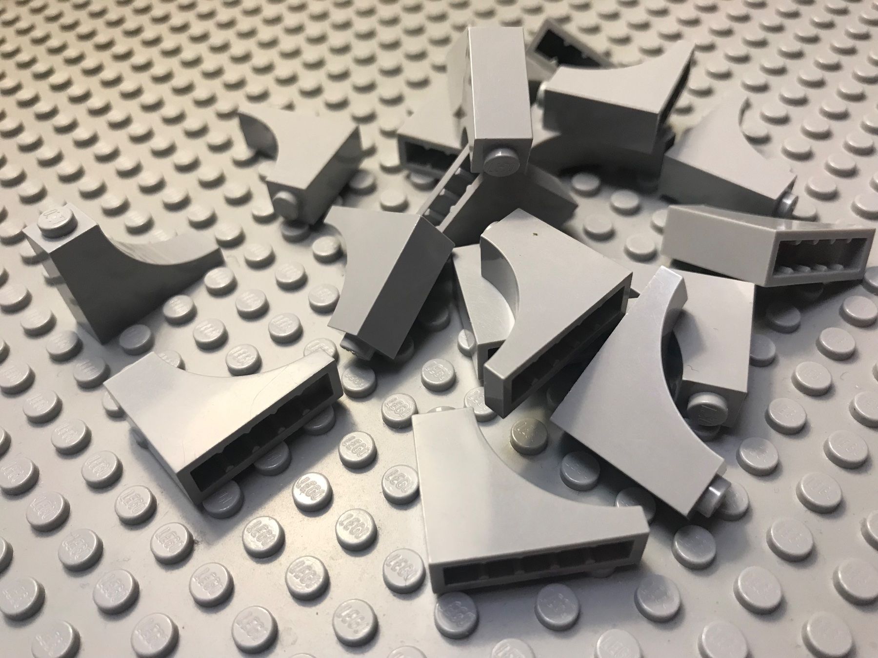 Lego Kit di costruzioni: Lego 11x  Bogenstein 1x3x2 invers (18653)hellgrau – Usato da Basel venduto da Swi-7621