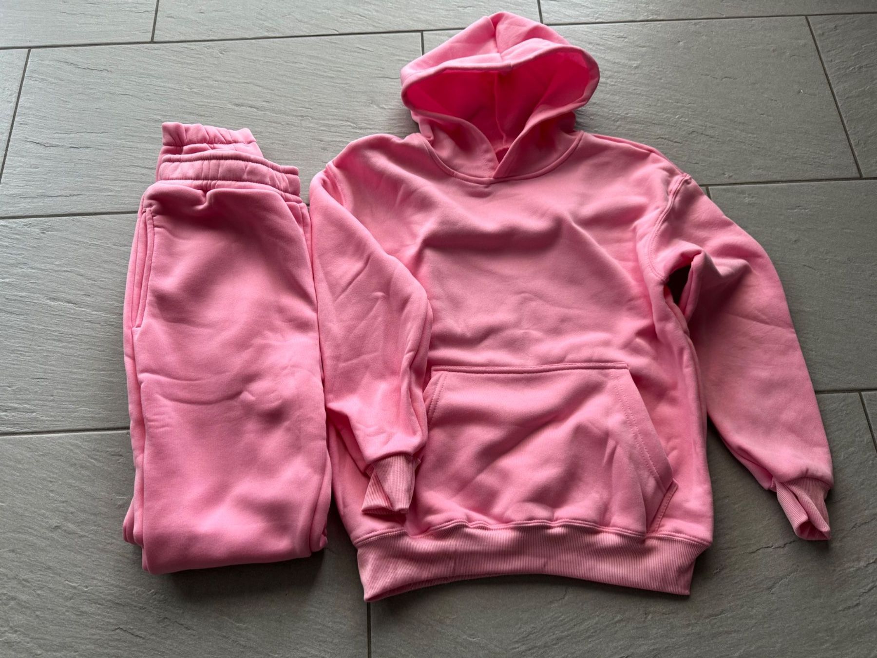 Lotti di vestiti: Jogging-Set Damen (2-teiligs) Gr. S – Nuovo e nell'imballaggio originale da Rorbas venduto da binajas 1