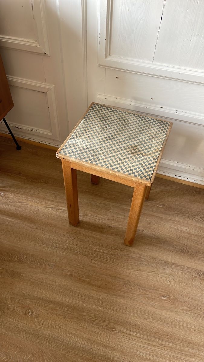 Tabourets: Hocker Holz kariertes Sitzpolster Gebraucht – D'occasion à schaffhausen par mau_7lb9