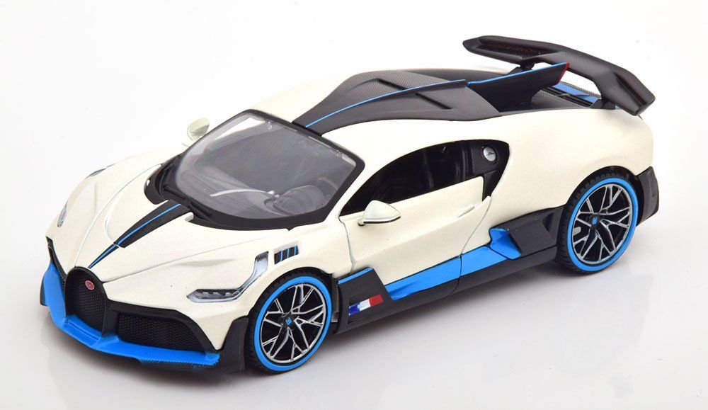 Bugatti Modellini d'auto: BUGATTI DIVO 2018 WEISSMETALLIC 1:24 MAISTO – Nuovo e nell'imballaggio originale da Suhr venduto da Moebelsiralfred