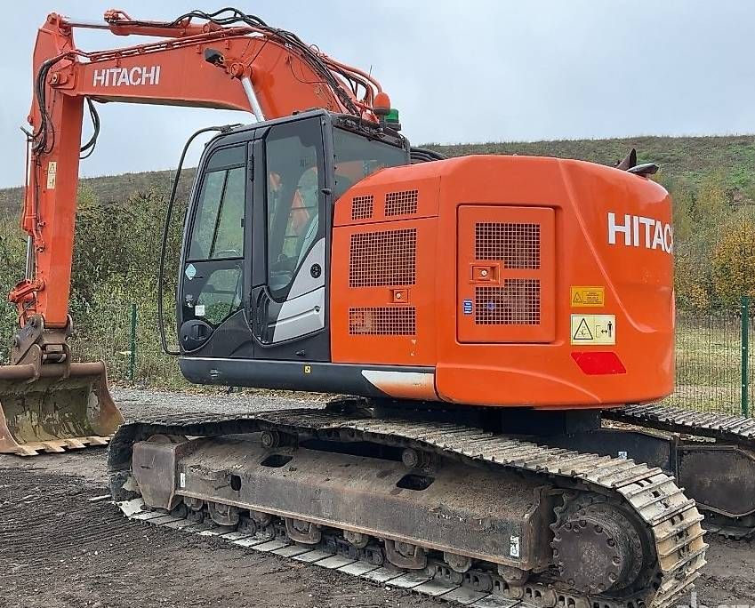 Hitachi Excavateurs: Hitachi 225 – D'occasion à Castasegna par Dodone1982