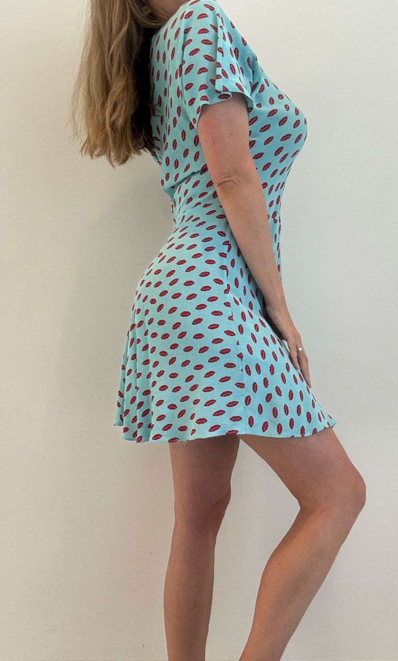 Zara Vestiti: Joli robe turquoise motif bouches rouges – Usato da giffers venduto da sev_c9x9 1