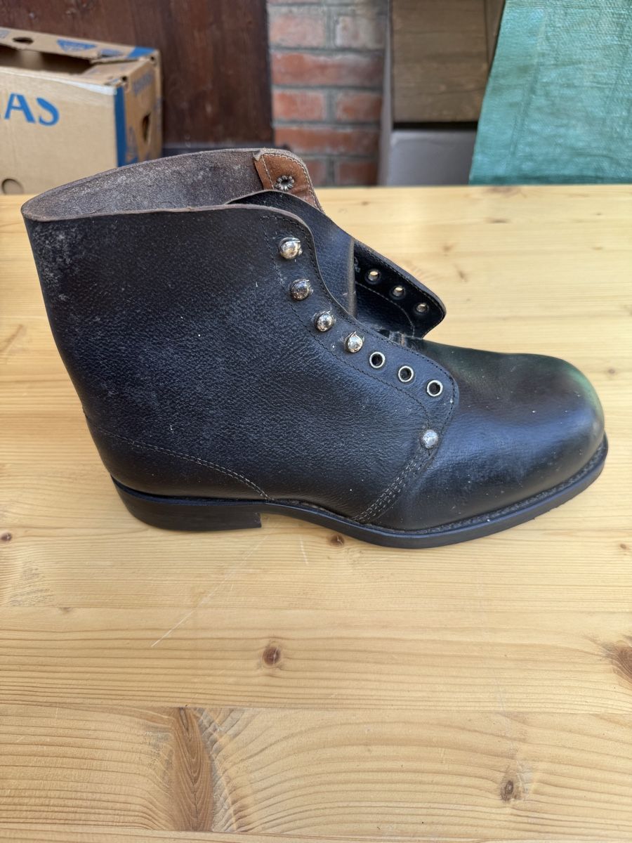 Chaussures hommes: Chaussures à clous neuves ! – D'occasion à Fribourg par Ardoffel 2