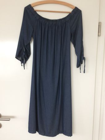 Kleid in jeansblau - knielang - lockere Form