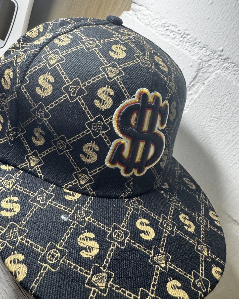 Sonstige Kleidung & Accessoires: Snapback Cap – Gebraucht aus Sevelen von tracy95