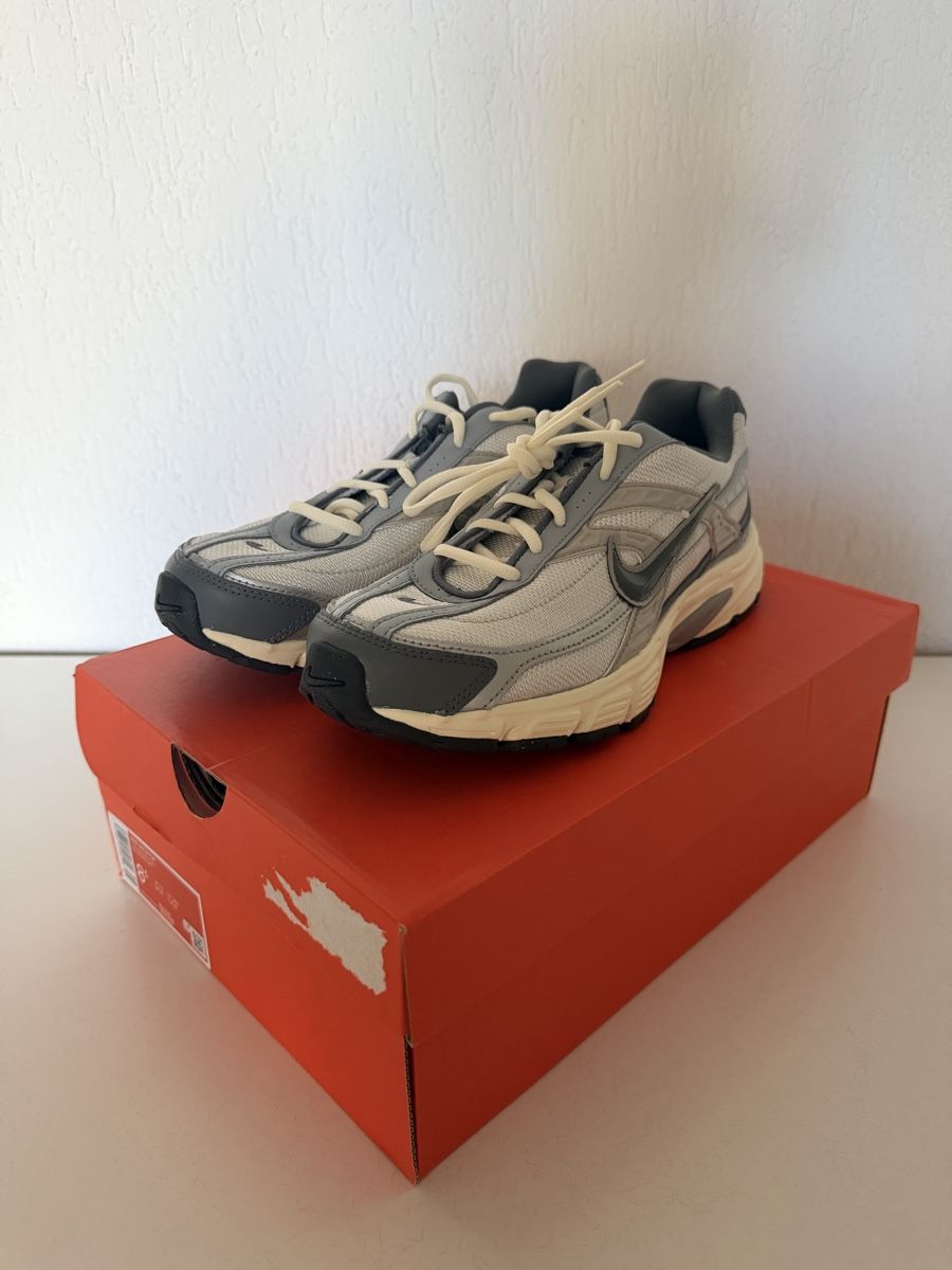 Nike Scarpe da uomo: Nike Initiator Light Bone – Nuovo e nell'imballaggio originale da Dübendorf venduto da Sneaker_Seller 1