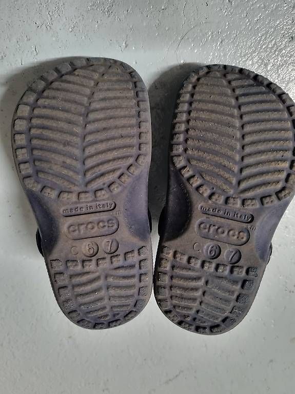 Scarpe per ragazzi: Crocs Sandalen Dunkelblau Gr22-24  – Usato da Füllinsdorf venduto da BrusWillEs 1