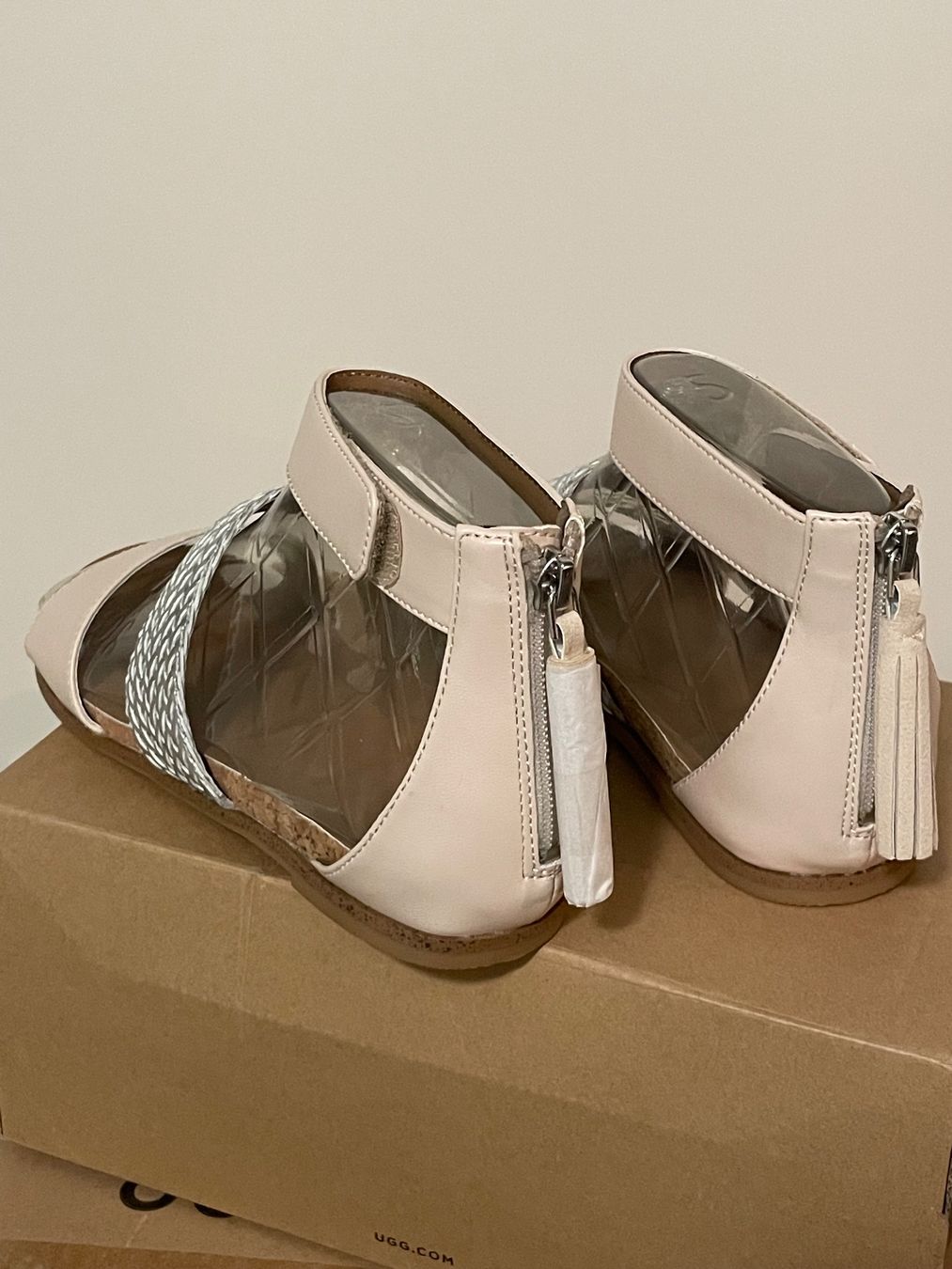 Ugg Scarpe per ragazze: Ugg sandals 35 NEU – Nuovo e nell'imballaggio originale da kloten venduto da Teomondoscrofolo 1