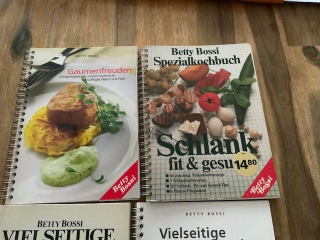 Libri: Kochbücher, 4 Stück, Top Zustand, – Usato da Schübelbach venduto da S1CH 1