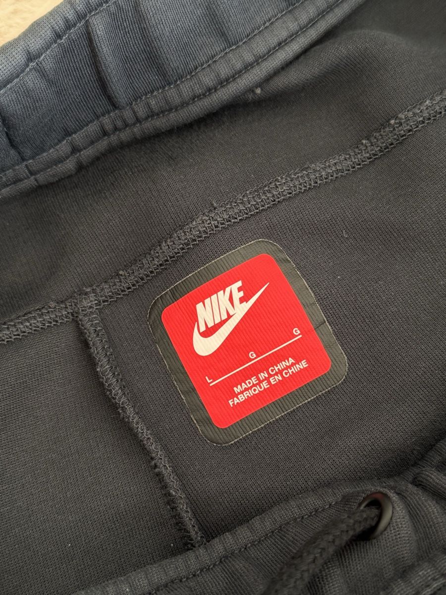 Nike Pantaloni: Nike Tech Fleece Hose  – Nuovo (secondo la descrizione) da Biel/Bienne venduto da ili_k9dc 3