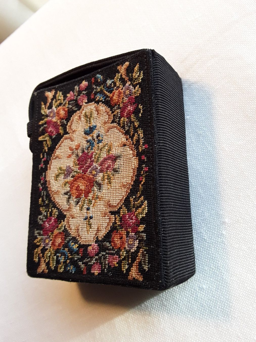 Altri Prodotti per fumatori: Antikes Zigaretten Etui ca 1890 Handbestickt – Usato da Zürich venduto da philpip 3