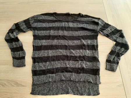 eleganter Sommerpullover Gr. M schwarz / silber gestreift