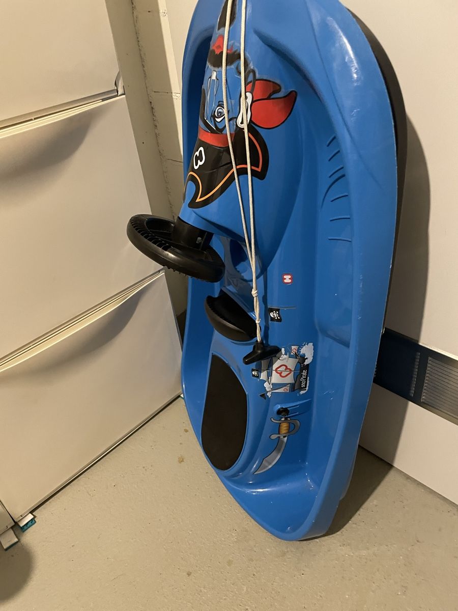 Giocattoli: Sledge - Ready for Winter Fun! Blue, Good Condition – Usato da Freienbach venduto da buyzebra 2