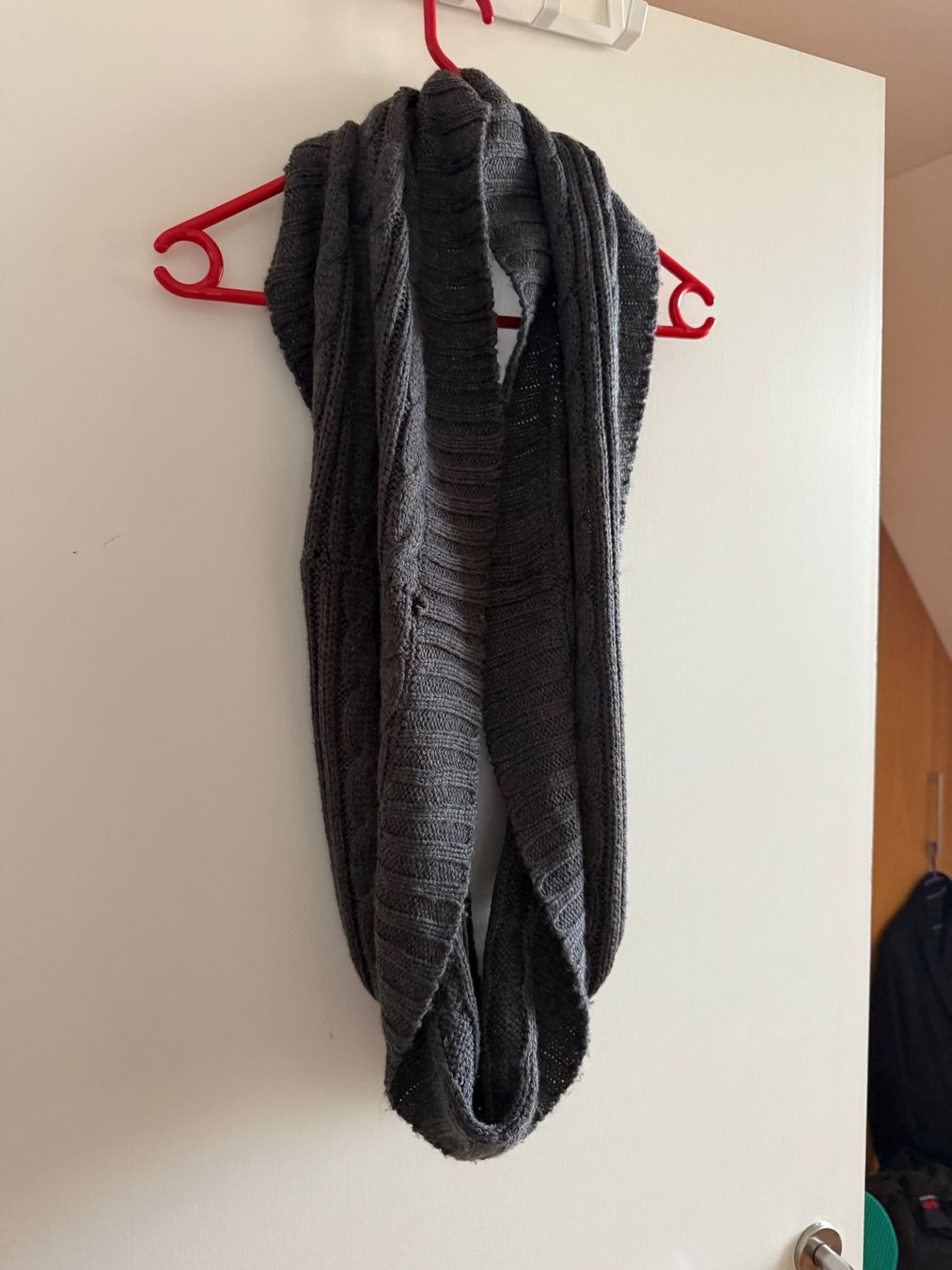 H&M Foulard & Sciarpe: Winterschal Strick Grau Unisex / Loop-schal – Usato da Birmensdorf ZH venduto da T_Richard 2