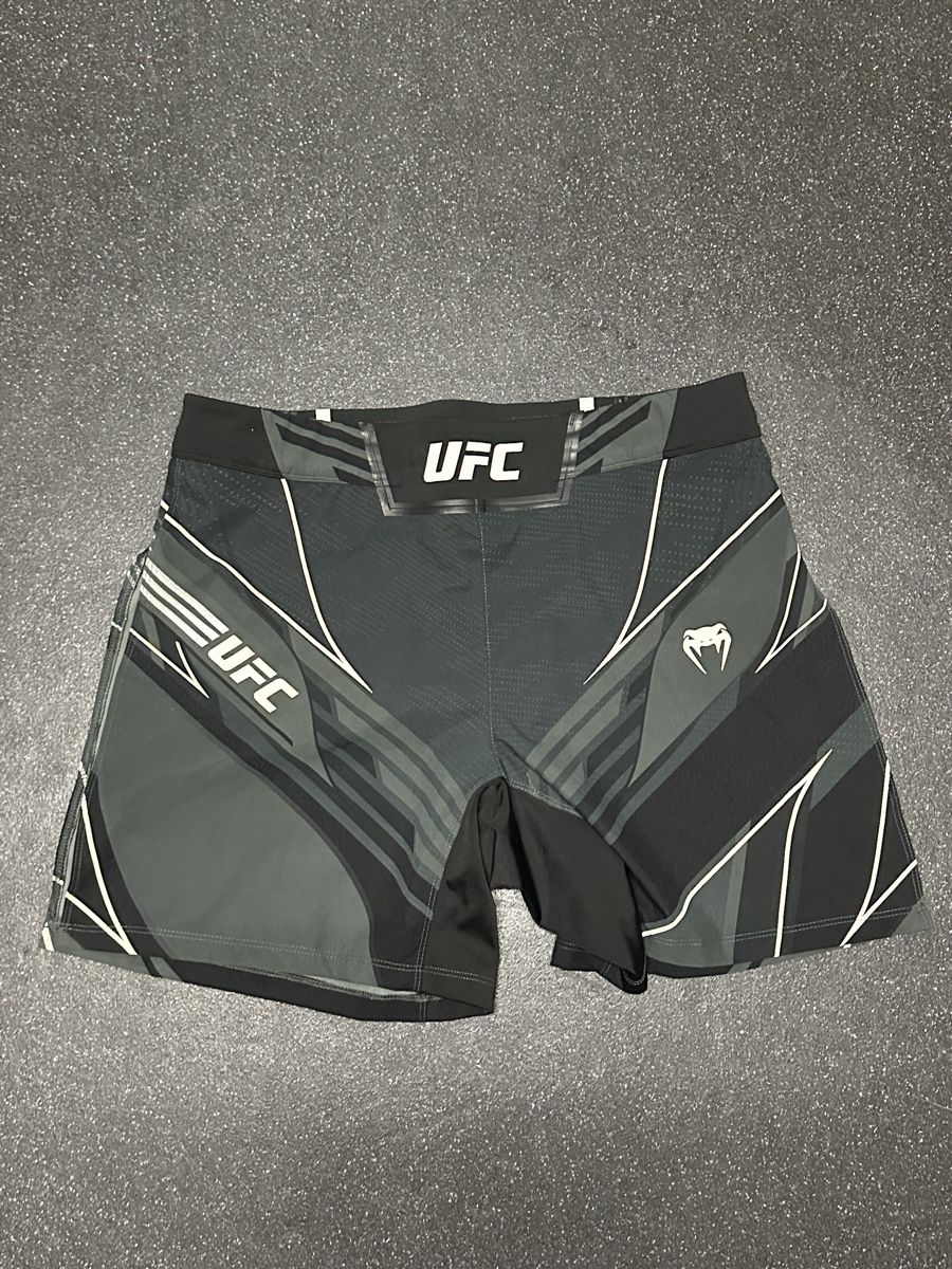 Venum Pantaloni: UFC x Venum Gladiator Shorts – Usato da Bülach venduto da SaronAchmid