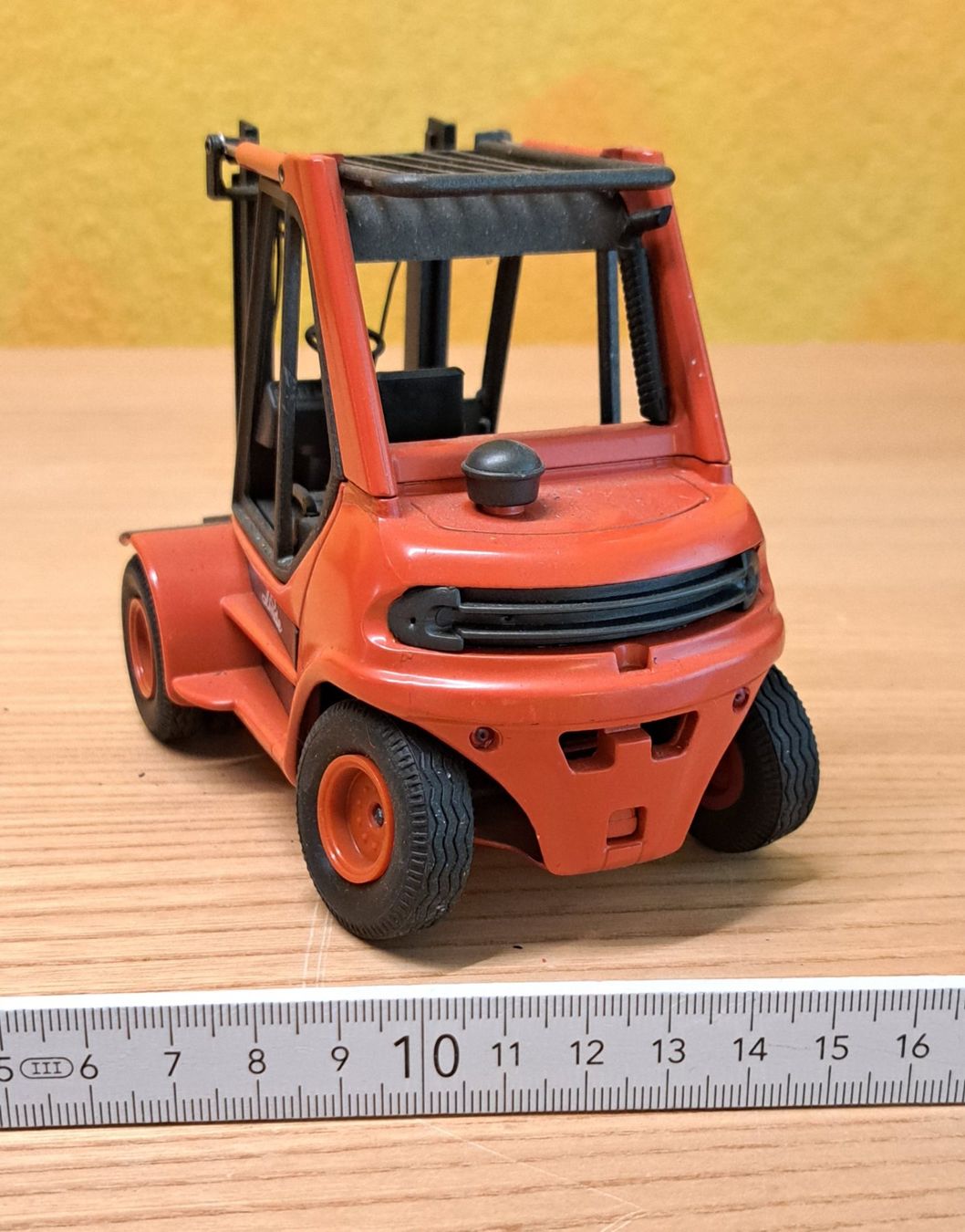 Gama Kit di modellismo & Modellini statici: Linde Stapler (Gabelstapler Modell, Gamma 2422 / 1:24 – Usato da Dietlikon venduto da kosta.katoglou 1