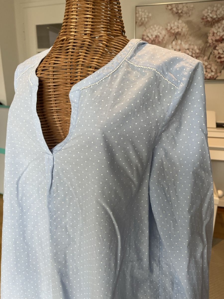 Chemisiers: Bluse hellblau Punkte, Burton, 42 – D'occasion à Solothurn par Bobesch08 2
