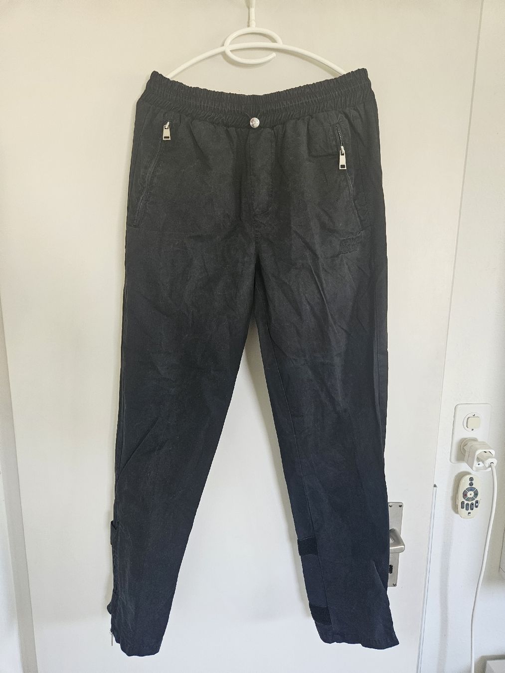 6PM Pantaloni: 6pm Hose schwarz Grösse M  – Usato da Volketswil venduto da Descerado 1
