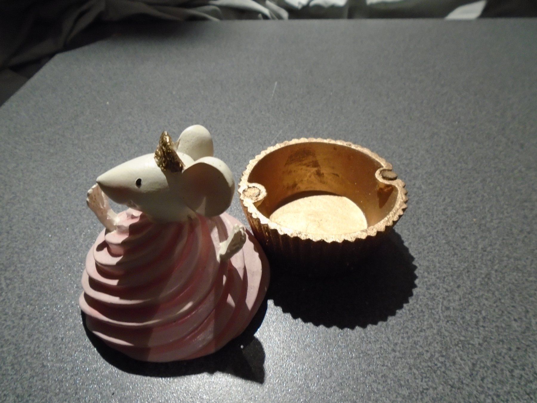 Alle Dekorationen: Dose Cup-Cake Maus, rosa – Gebraucht aus Zürich von abraxas1291 1