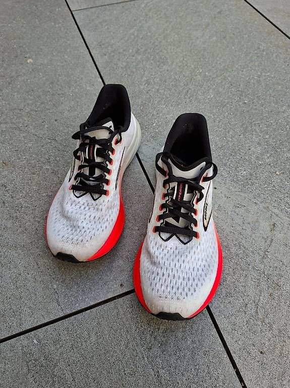 Scarpe da donna: Brooks Laufschuhe Hyperion Gr38.5 – Usato da Langenthal venduto da Swissrunner