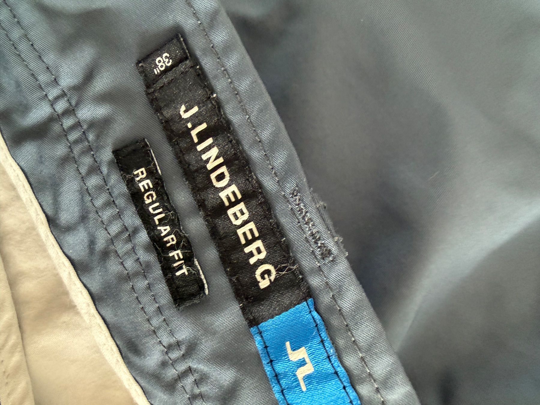 Lindeberg Pantalons: J.Lindeberg Golfshorts Grösse 38 Regular Fit – D'occasion à Engelberg par Pits68 2