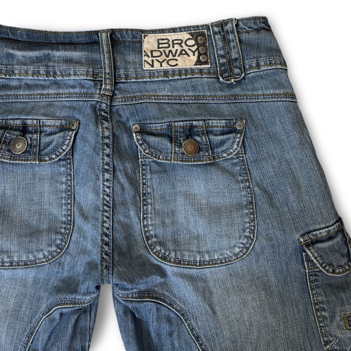 Broadway NYC Fashion Jeans: 2000s Jeans Shorts  – Usato da Basel venduto da Ankerkettenring 2