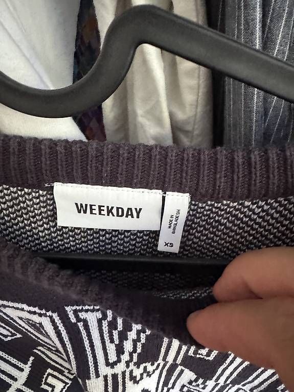 Pullover & Sweatshirts: Weekday Pullover – Gebraucht aus St. Gallen von rechsteinersell 1