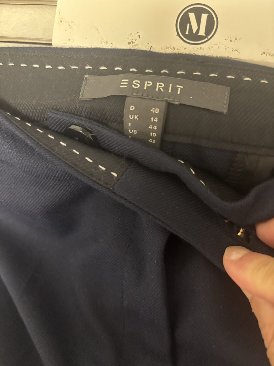 Esprit Pantaloni: Esprit pantalon taille 40 neuf  – Nuovo (secondo la descrizione) da Brügg BE venduto da rah_mqh8 5